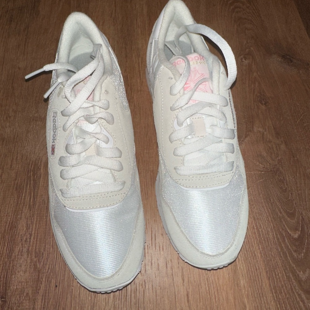 Reebok sneakers never worn